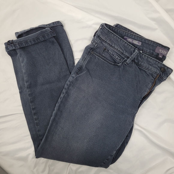 Relaxed Boyfriend Fit Jessica Jeans - Picture 4 of 4